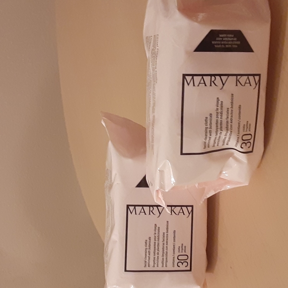Mary Kay Skincare 2 Pk Mary Kay Discontinued Sealed Cleansing Cloths Poshmark